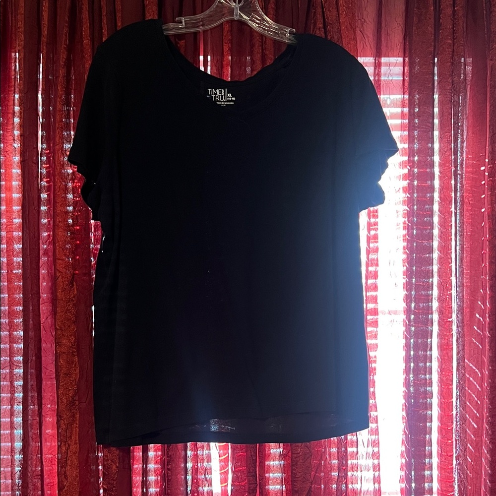 Time and Tru Black Short Sleeve Top